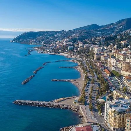 Savoia Vivaldi 0-21 Apartment Sanremo