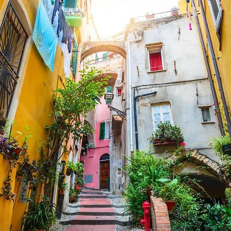 Savoia Vivaldi 0-21 Apartment Sanremo